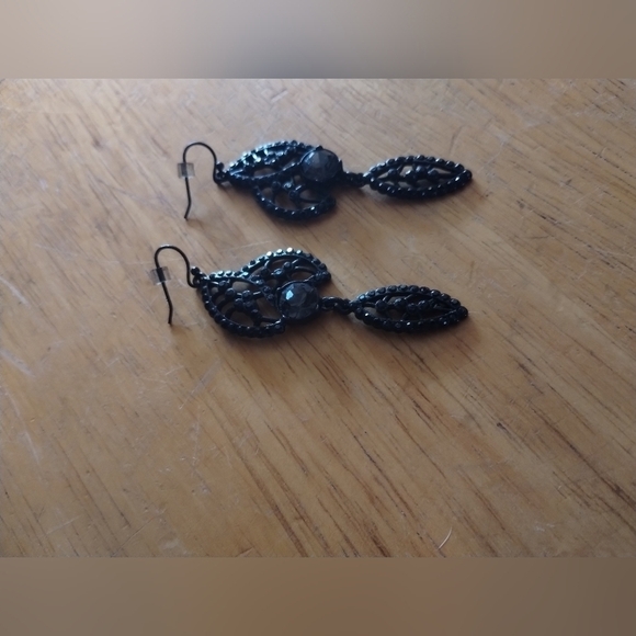 Ann Taylor black women's dangling earrings - Picture 4 of 4
